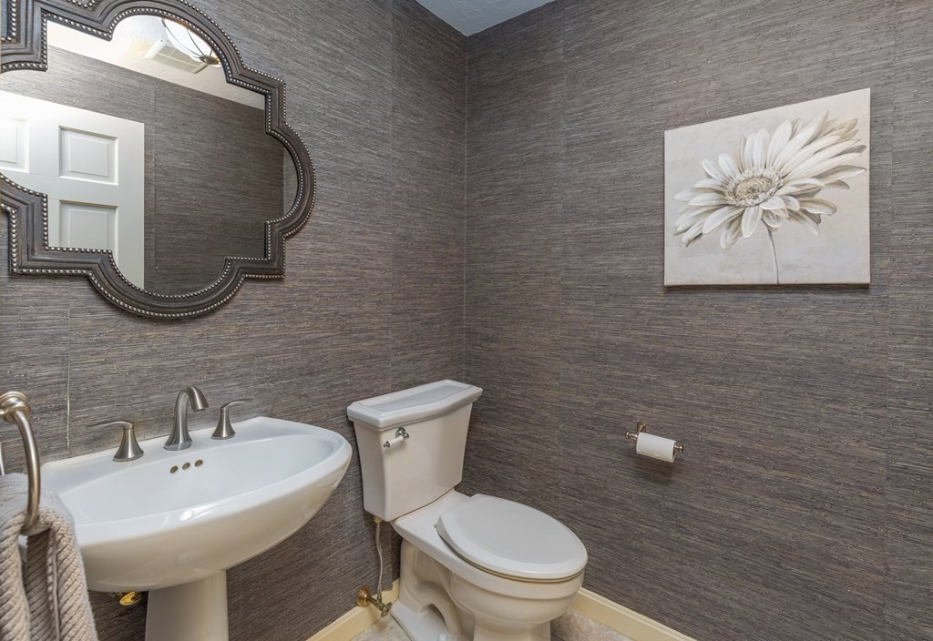 23 Lynn Road Needham, MA 02494 - Photo 21 of 39