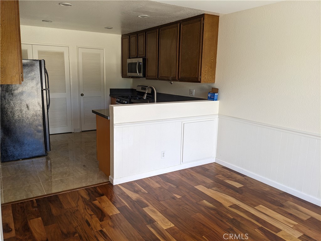 38 Exeter Irvine, CA 92612 - Photo 3 of 14