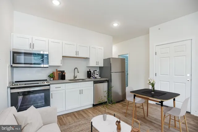 $1,595 | 407 South 42nd Street, Unit 3R, Philadelphia, PA 19104