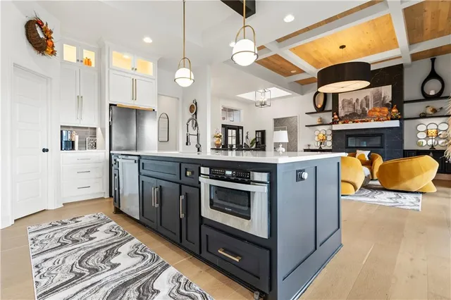 $689,900 | 4132 Northeast Dearborn Lane, Lee's Summit, MO 64064