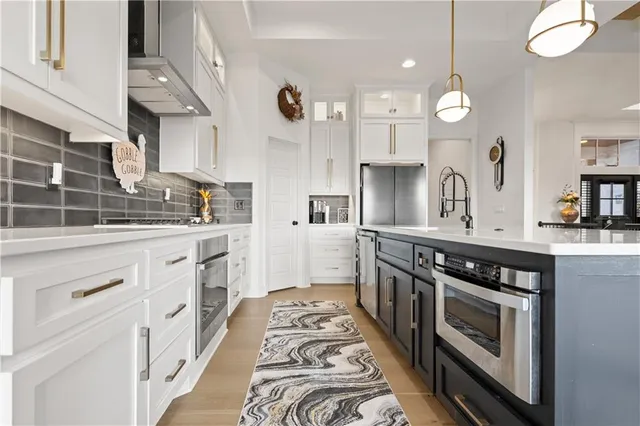 $689,900 | 4132 Northeast Dearborn Lane, Lee's Summit, MO 64064