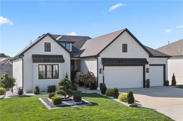 $689,900 | 4132 Northeast Dearborn Lane, Lee's Summit, MO 64064