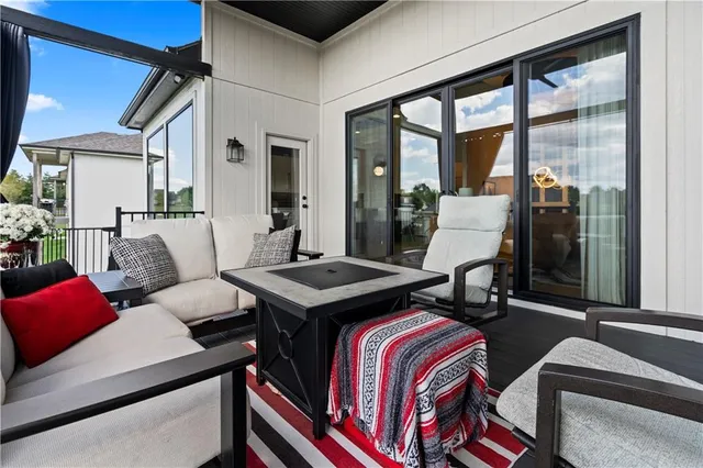 $689,900 | 4132 Northeast Dearborn Lane, Lee's Summit, MO 64064