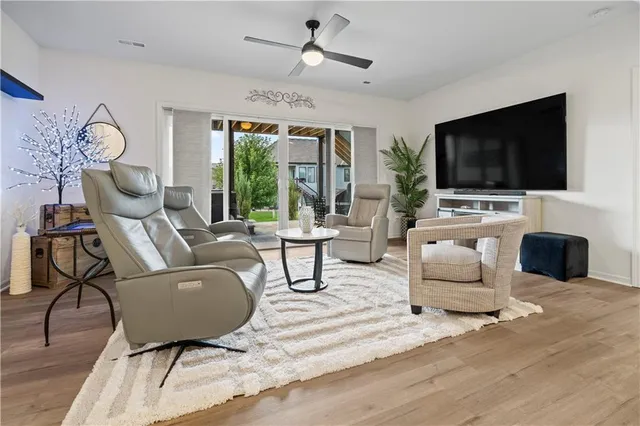 $689,900 | 4132 Northeast Dearborn Lane, Lee's Summit, MO 64064