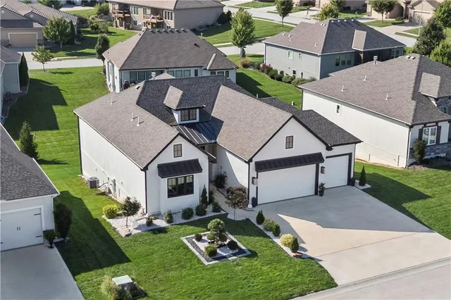 $689,900 | 4132 Northeast Dearborn Lane, Lee's Summit, MO 64064