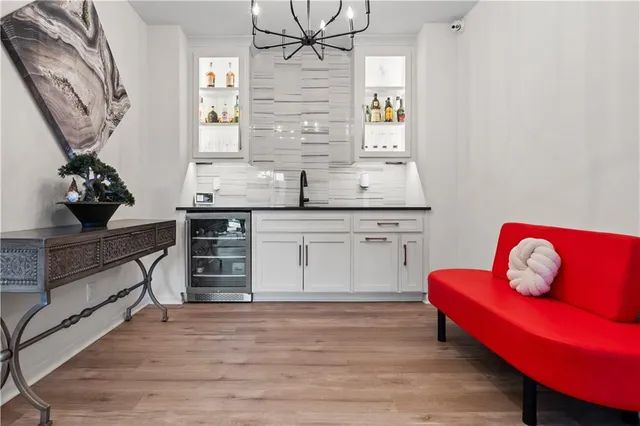 $689,900 | 4132 Northeast Dearborn Lane, Lee's Summit, MO 64064