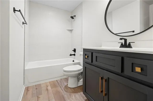 $689,900 | 4132 Northeast Dearborn Lane, Lee's Summit, MO 64064