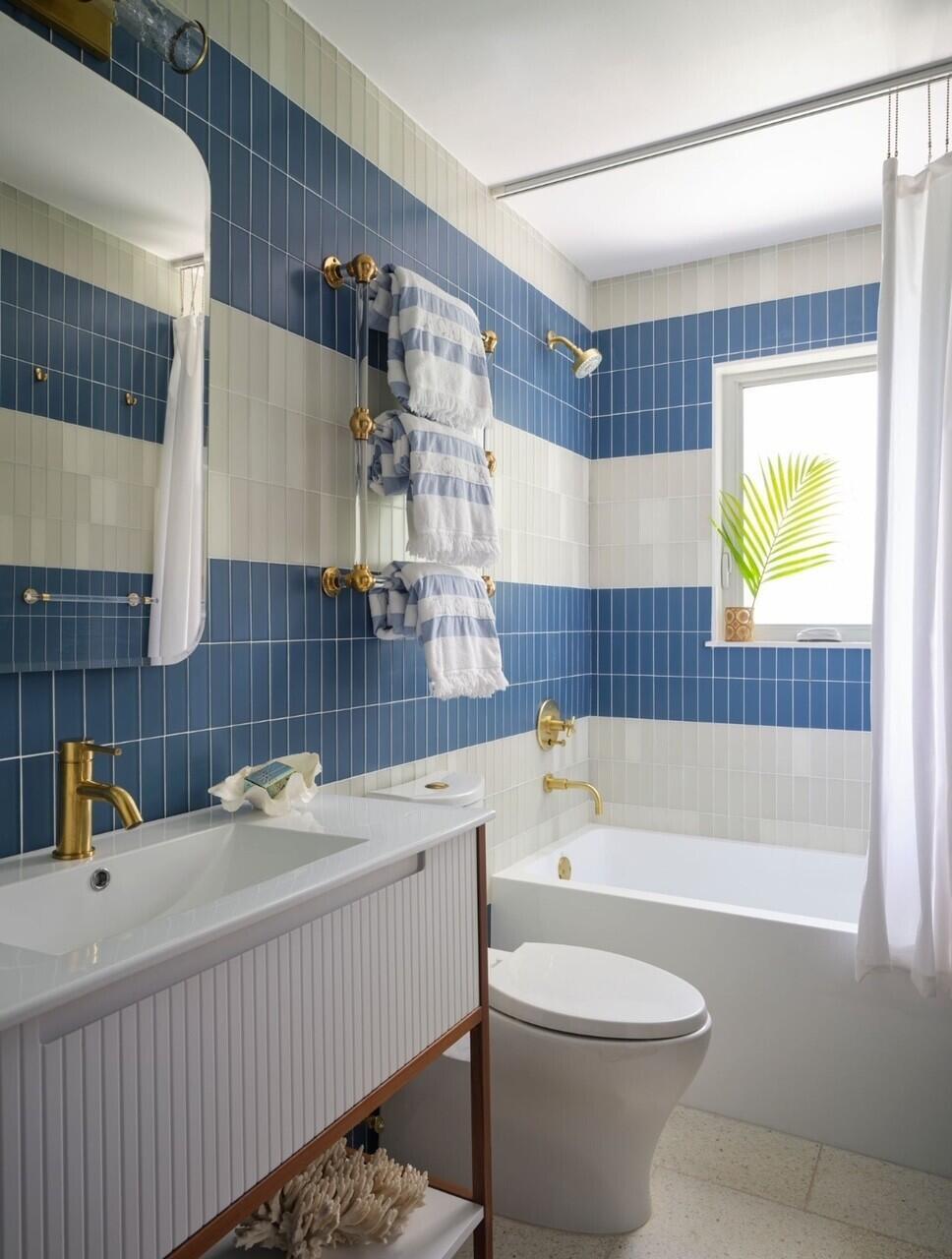 255 Cortez Road West Palm Beach, FL 33405 - Photo 16 of 24 a bathroom with a sink a toilet and bathtub