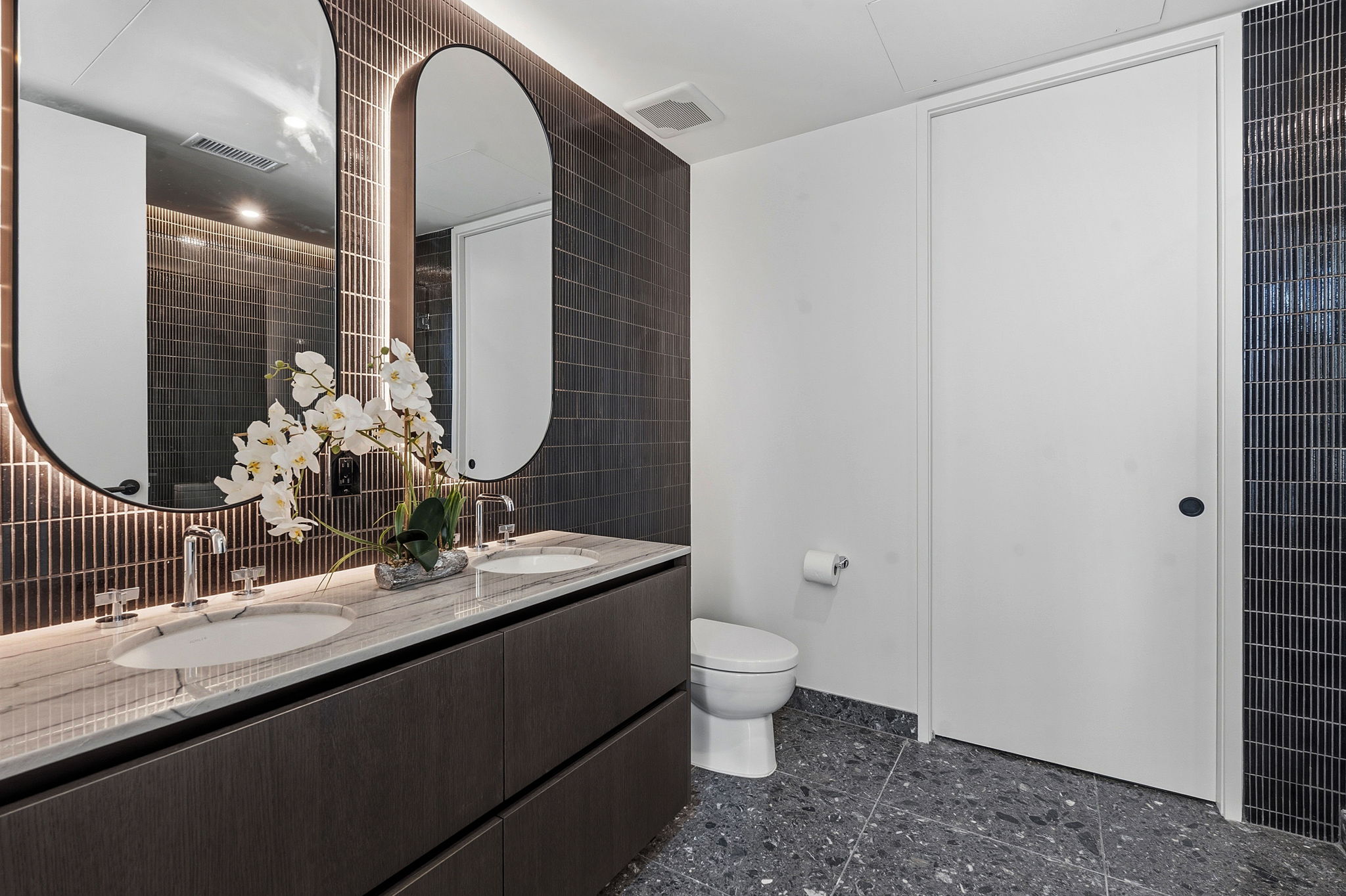 610 Davis Street, Unit 3004 Austin, TX 78701 - Photo 23 of 40 Full bathroom featuring double vanity and tile walls