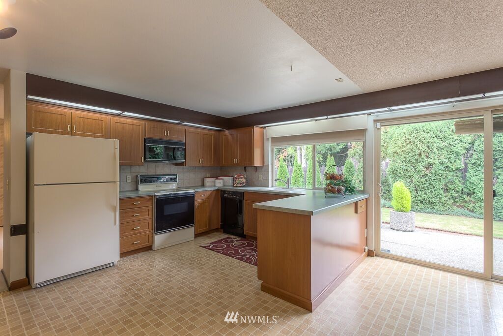 16932 155th Place Southeast Renton, WA 98058 - Photo 2 of 21 Gallery Image 2