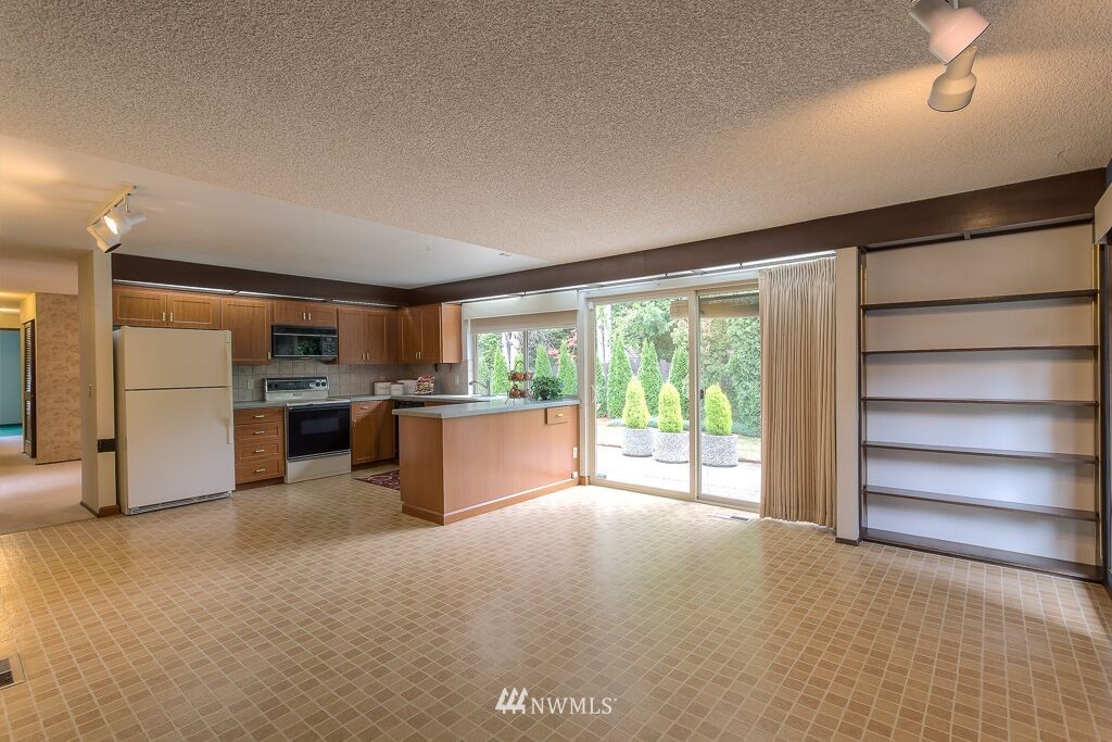 16932 155th Place Southeast Renton, WA 98058 - Photo 5 of 21 Gallery Image 5