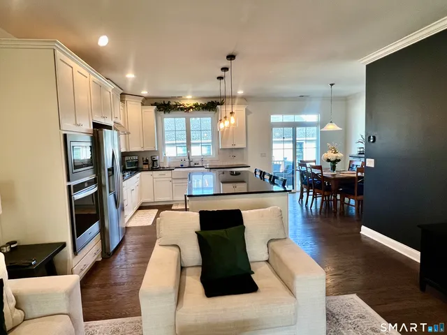 $699,000 | 14 East Cross Trail, Unit 14, Danbury, CT 06810