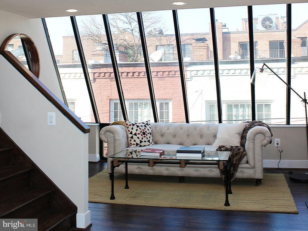 3222 Cherry Hill Lane, Unit D2 Washington, DC 20007 - Photo 3 of 24 Sun filled rooms