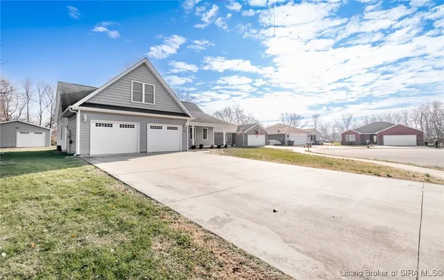 $299,900 | 972 James Avenue, Seymour, IN 47274