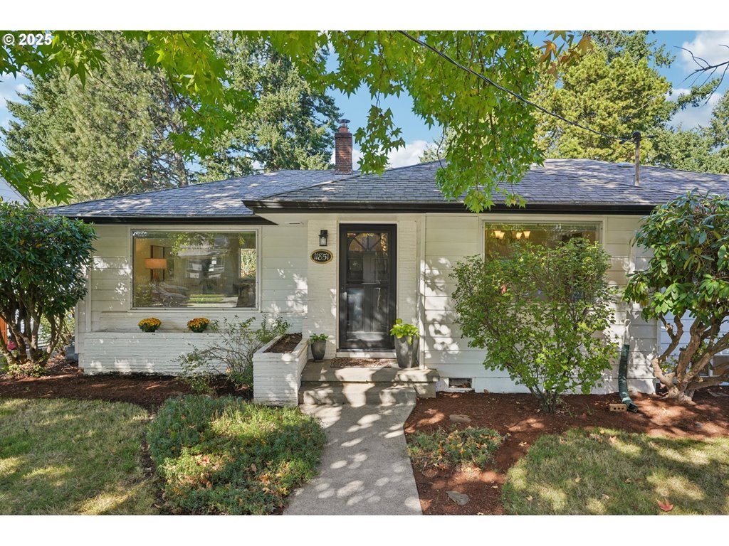 11851 Southeast Madison Street Portland, OR 97216 - Photo 3 of 47
