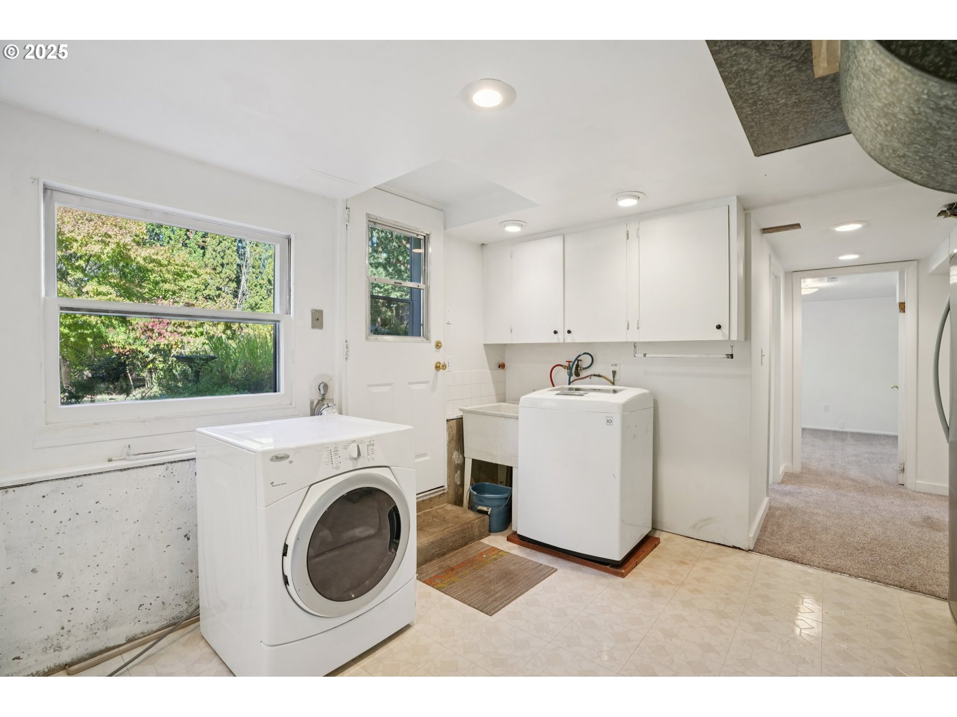 11851 Southeast Madison Street Portland, OR 97216 - Photo 33 of 47 Laundry