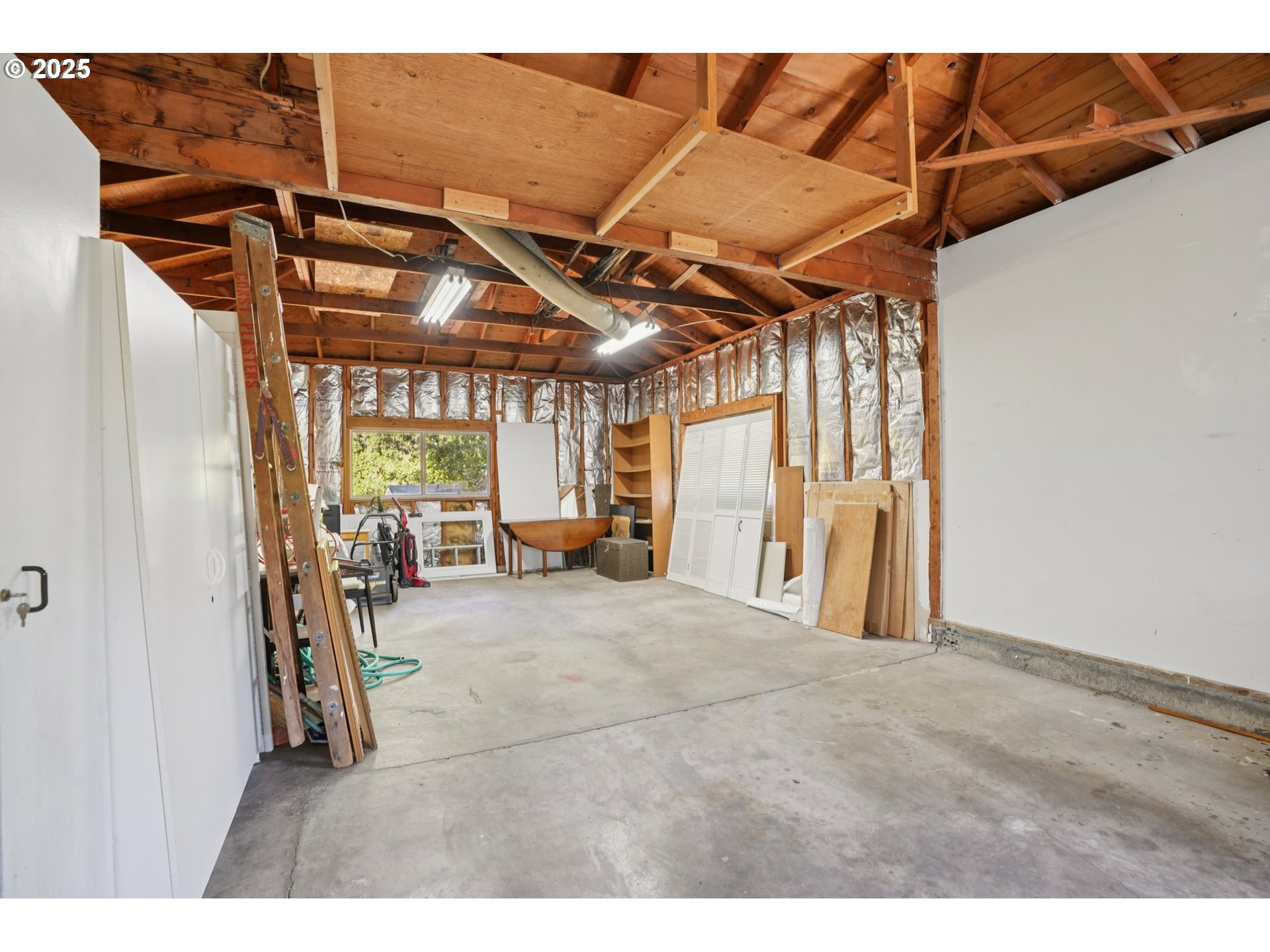 11851 Southeast Madison Street Portland, OR 97216 - Photo 35 of 47 Garage