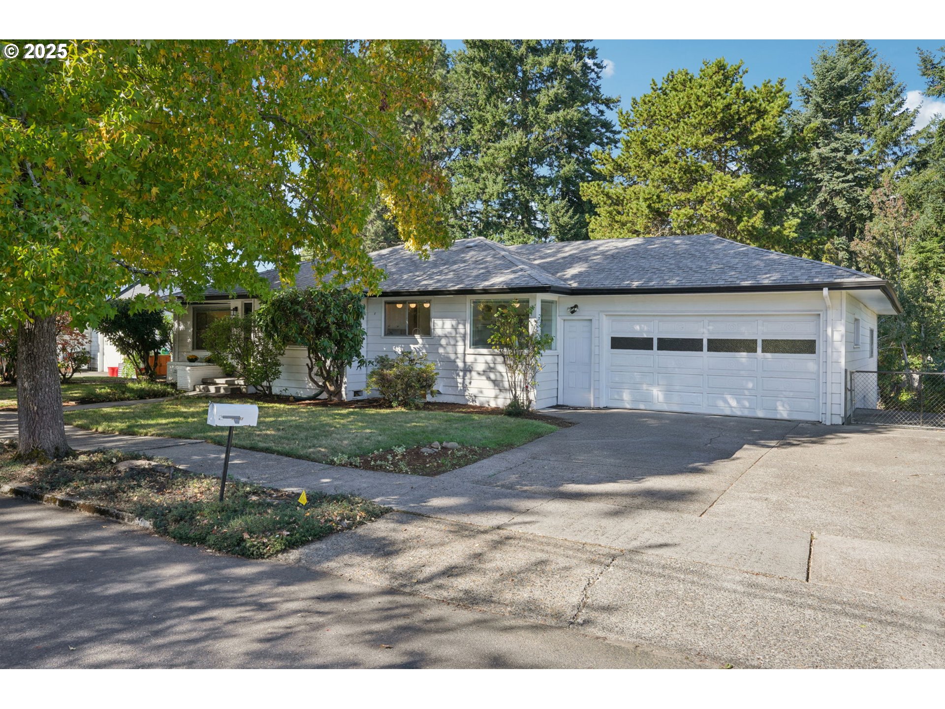 11851 Southeast Madison Street Portland, OR 97216 - Photo 4 of 47