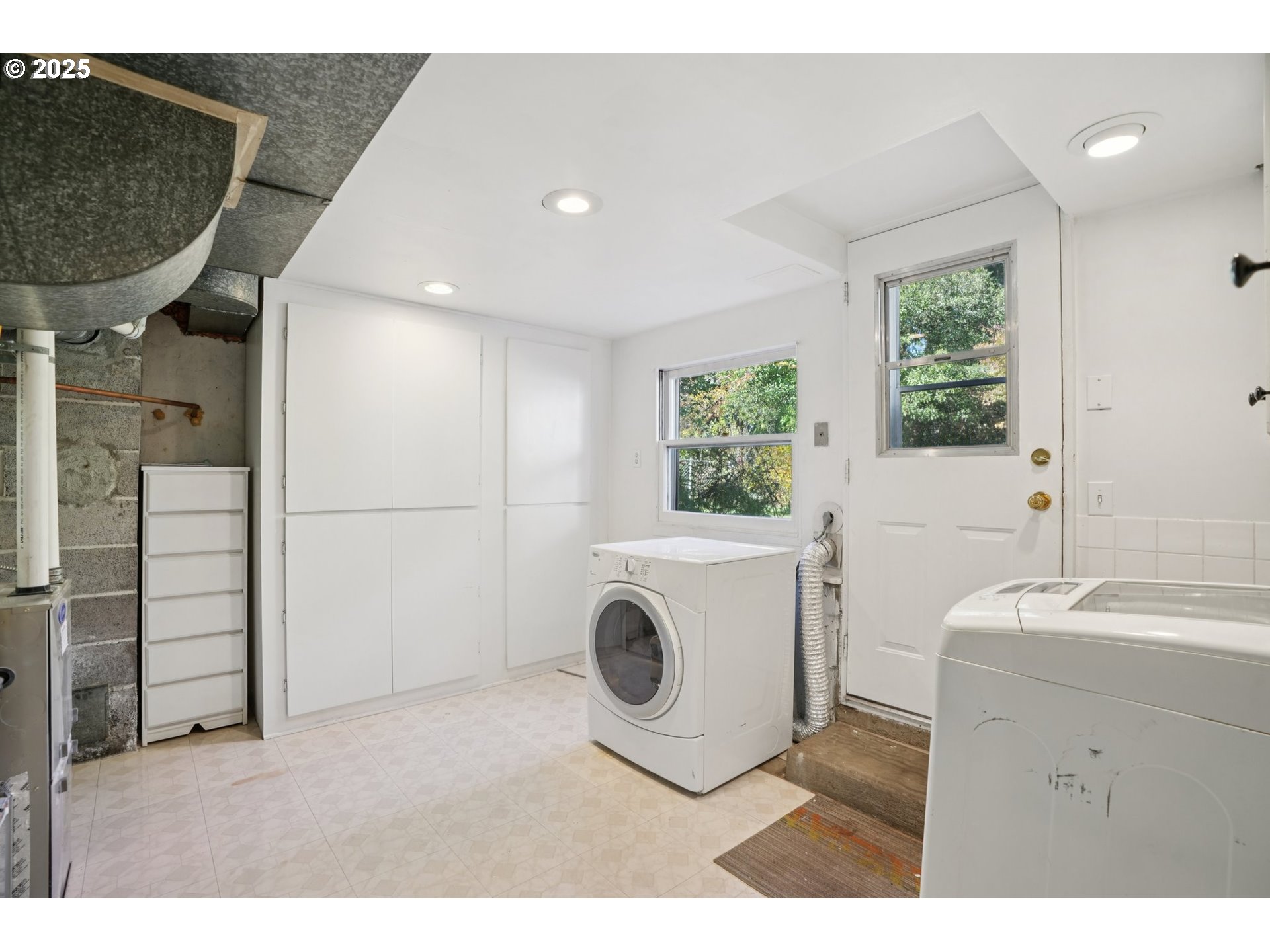 11851 Southeast Madison Street Portland, OR 97216 - Photo 45 of 47 Laundry