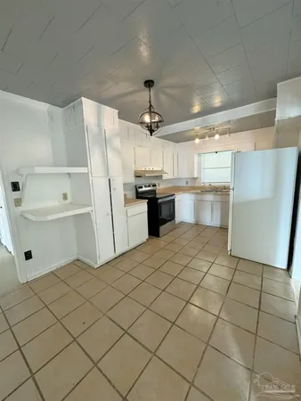 $1,500 | 4 Marine Drive, Pensacola, FL 32507