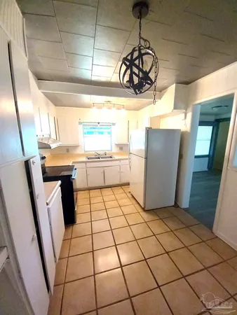 $1,500 | 4 Marine Drive, Pensacola, FL 32507