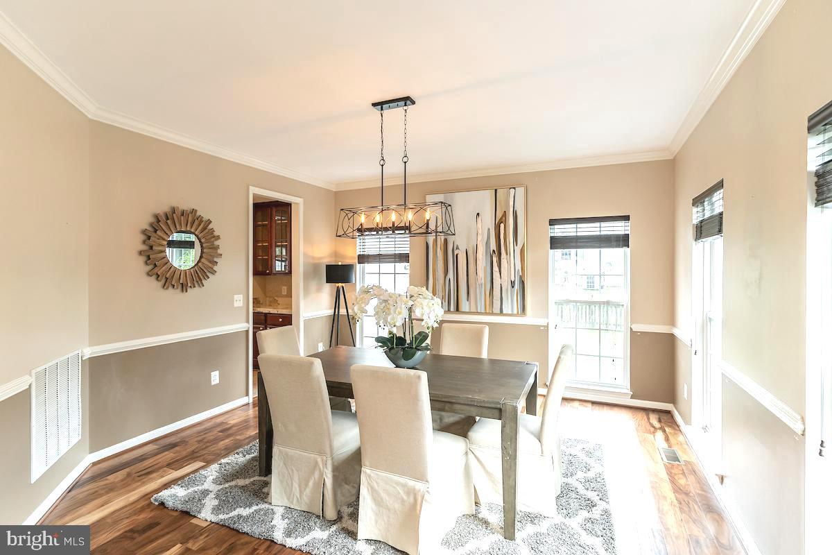 40506 Banshee Drive Leesburg, VA 20175 - Photo 12 of 36 Oversized windows flood natural light into the DR