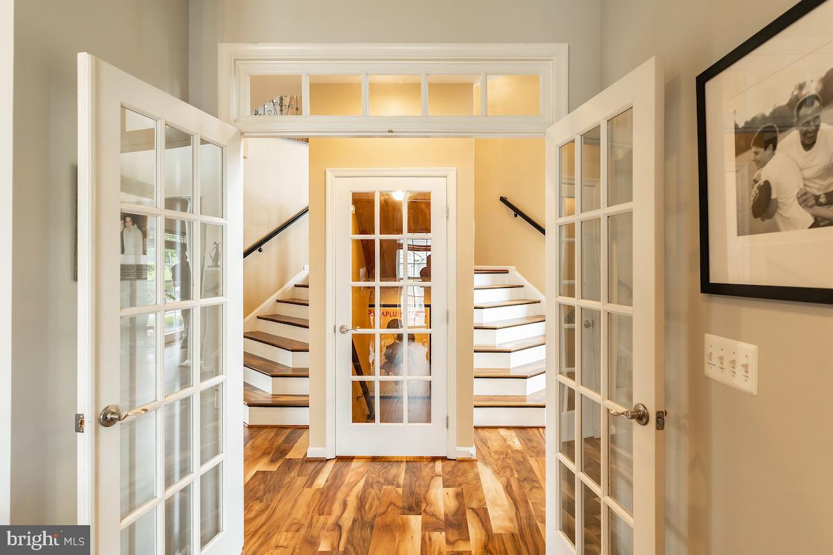 40506 Banshee Drive Leesburg, VA 20175 - Photo 14 of 36 2 entrance staircase