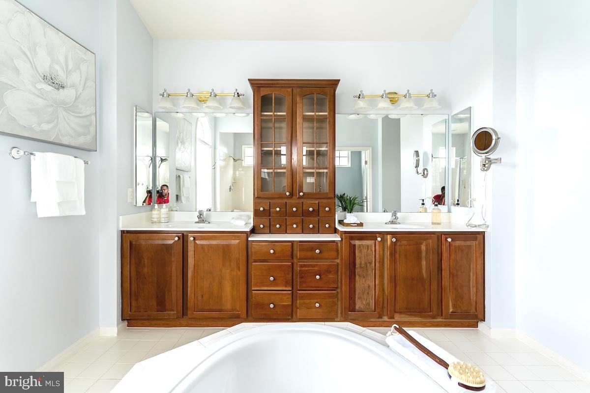 40506 Banshee Drive Leesburg, VA 20175 - Photo 22 of 36 Stately primary bathroom