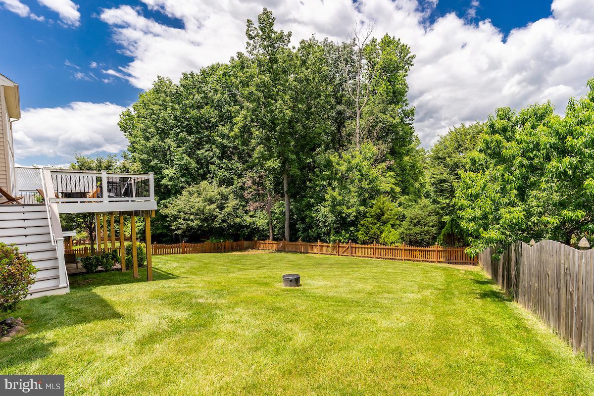 40506 Banshee Drive Leesburg, VA 20175 - Photo 34 of 36 Large, level, private, fenced backyard