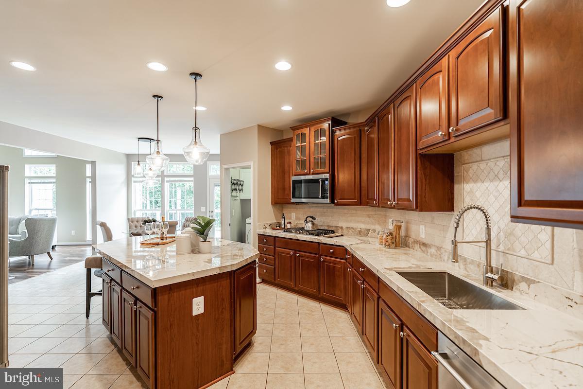 40506 Banshee Drive Leesburg, VA 20175 - Photo 5 of 36 Gorgeous kitchen