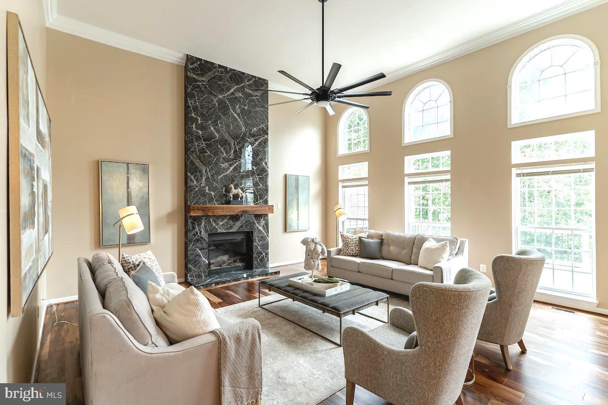 40506 Banshee Drive Leesburg, VA 20175 - Photo 9 of 36 SOARING CEILINGS!!