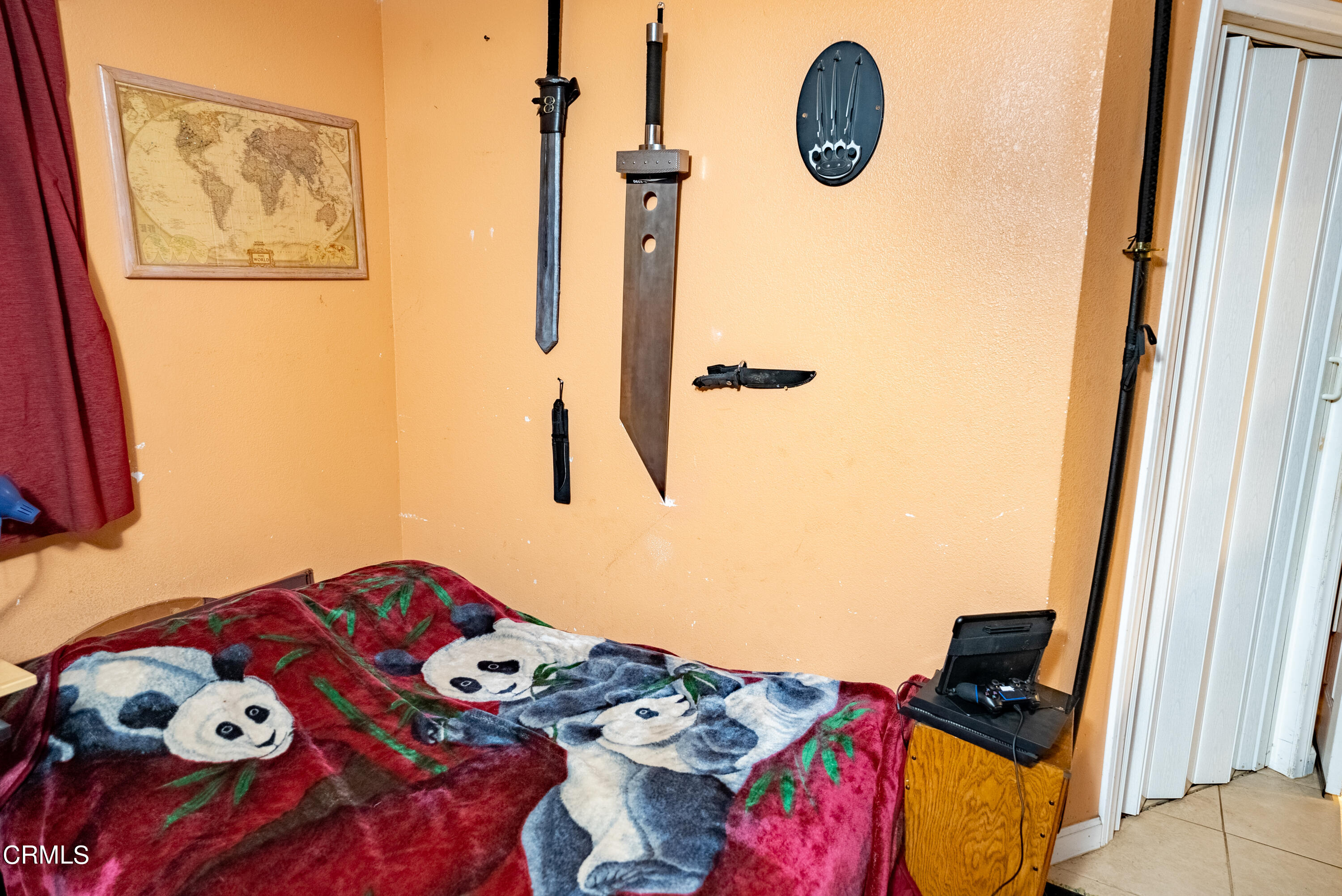 4731 Reading Drive Oxnard, CA 93033 - Photo 18 of 25 a bedroom with a bed and a window