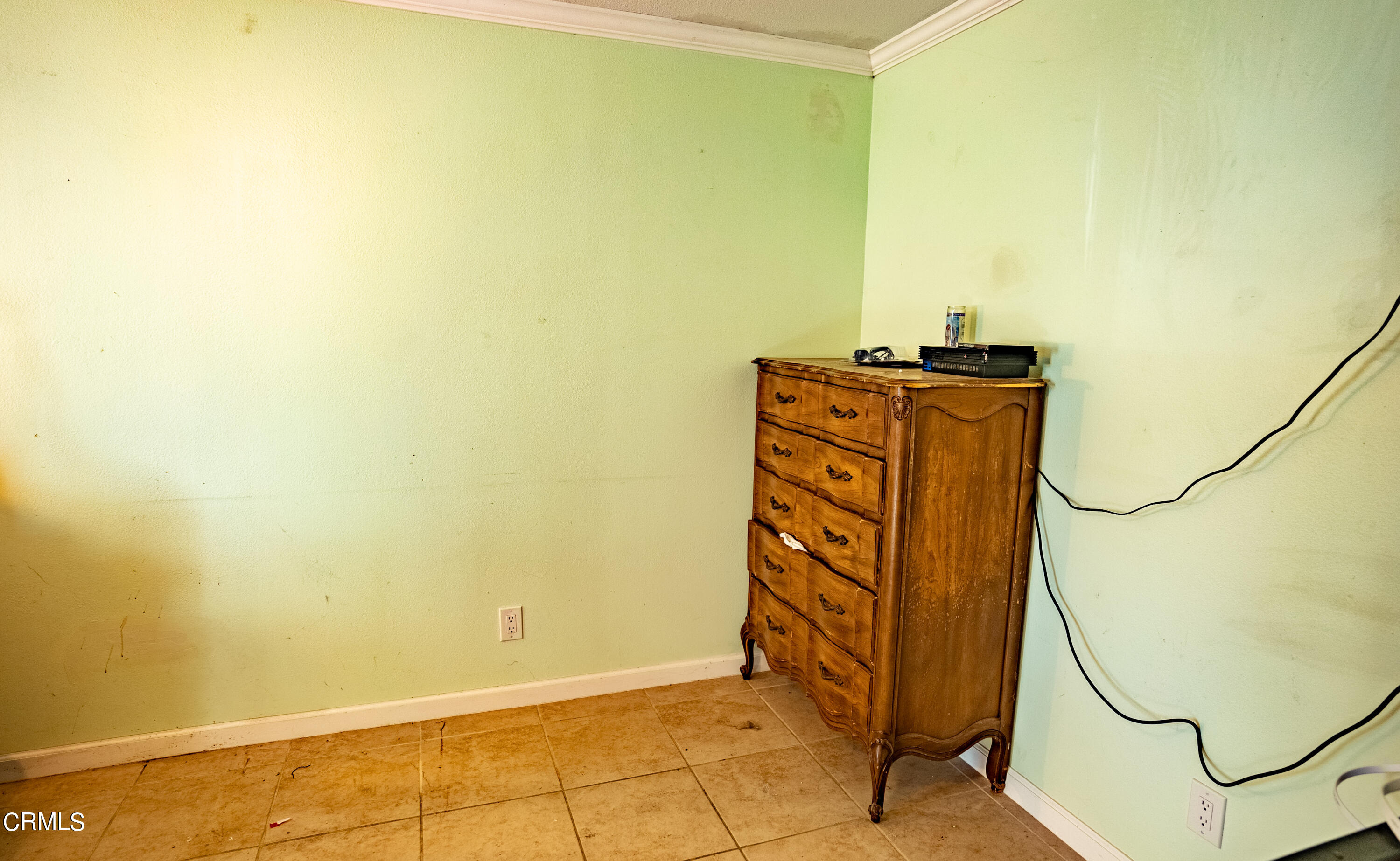 4731 Reading Drive Oxnard, CA 93033 - Photo 7 of 25 a view of entryway with a wall