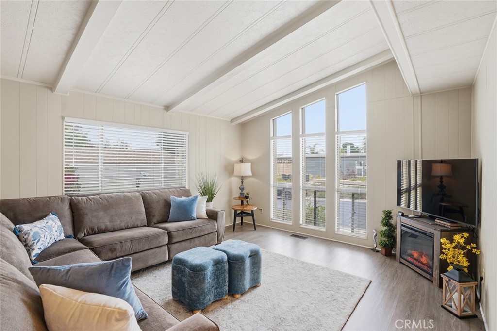1124 Cardiff Lane Santa Maria, CA 93455 - Photo 5 of 33 Living Room