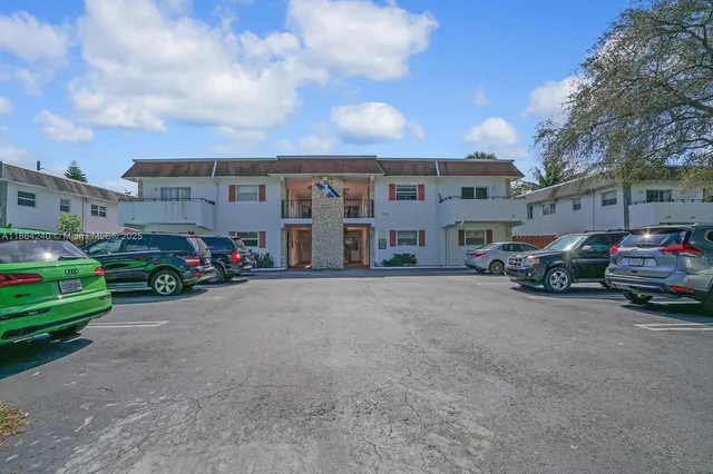 $1,850 | 222 Southwest 1st Street, Unit H7, Pompano Beach, FL 33060