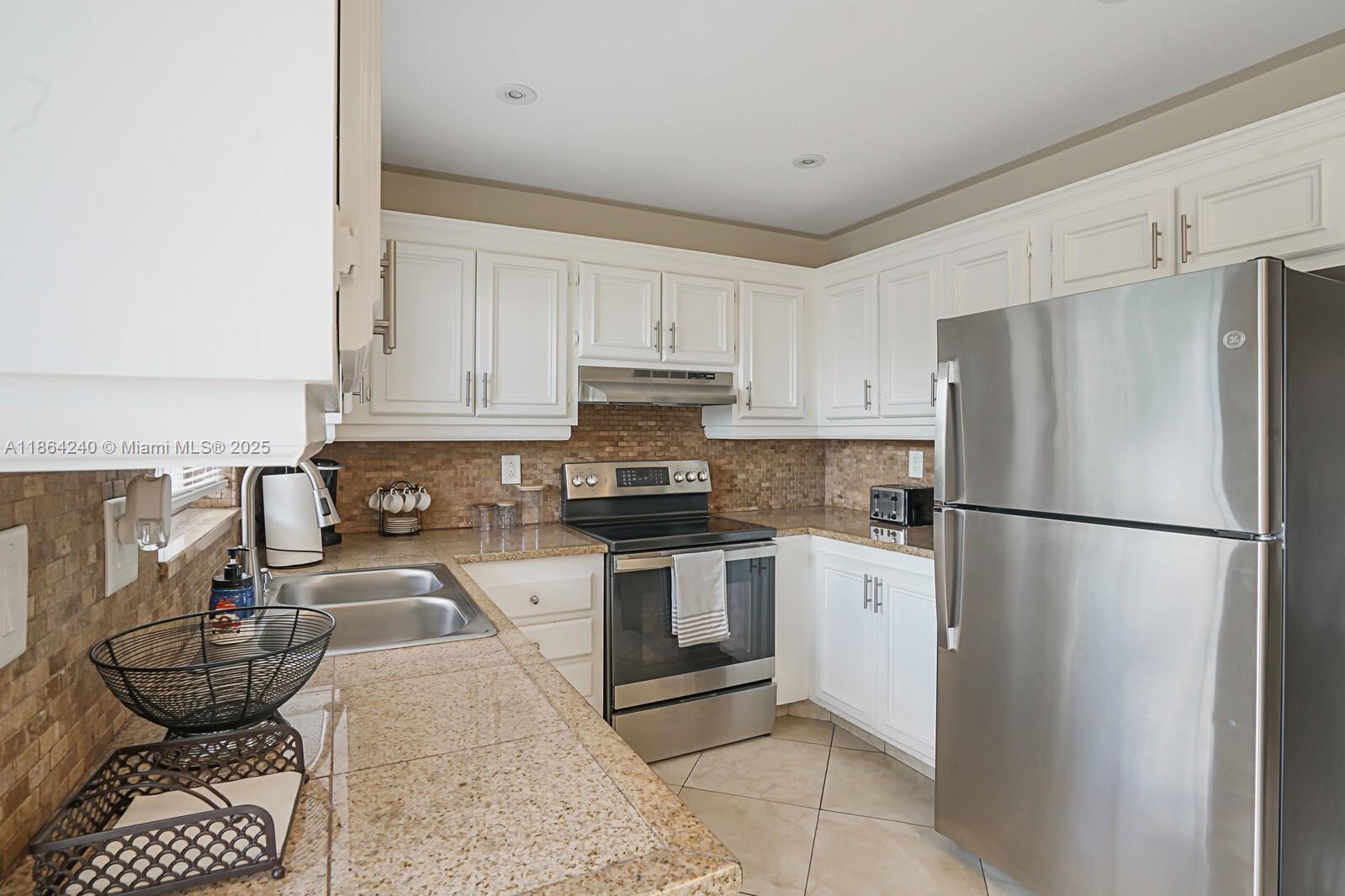 222 Southwest 1st Street, Unit H7 Pompano Beach, FL 33060 - Photo 12 of 24