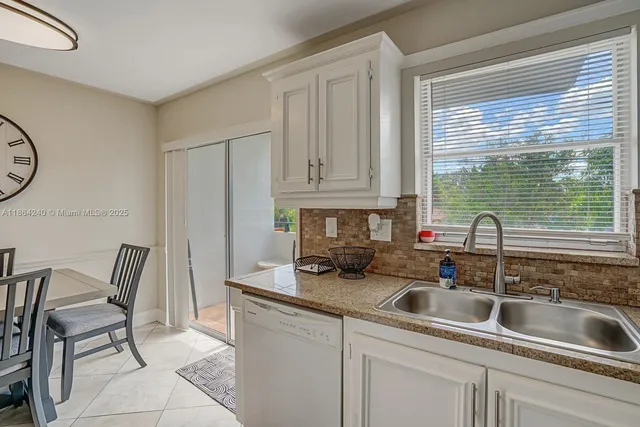 $1,850 | 222 Southwest 1st Street, Unit H7, Pompano Beach, FL 33060