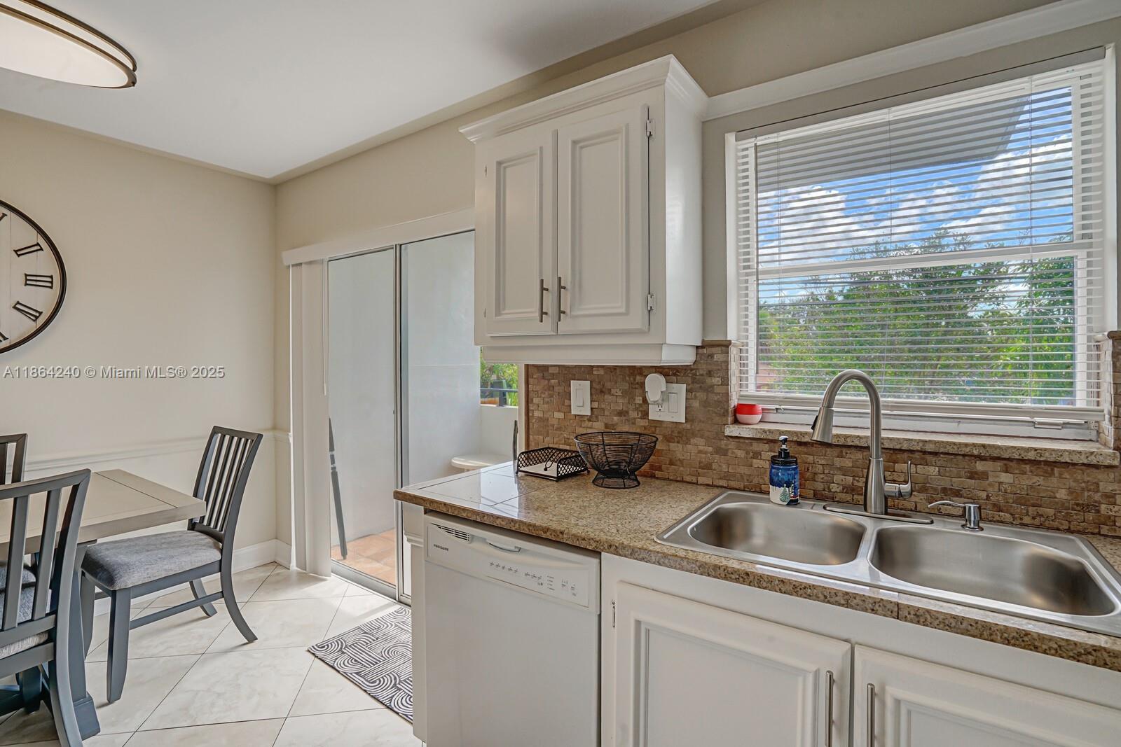 222 Southwest 1st Street, Unit H7 Pompano Beach, FL 33060 - Photo 13 of 24