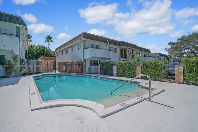 $1,850 | 222 Southwest 1st Street, Unit H7, Pompano Beach, FL 33060