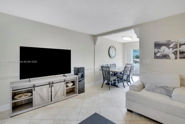 $1,850 | 222 Southwest 1st Street, Unit H7, Pompano Beach, FL 33060