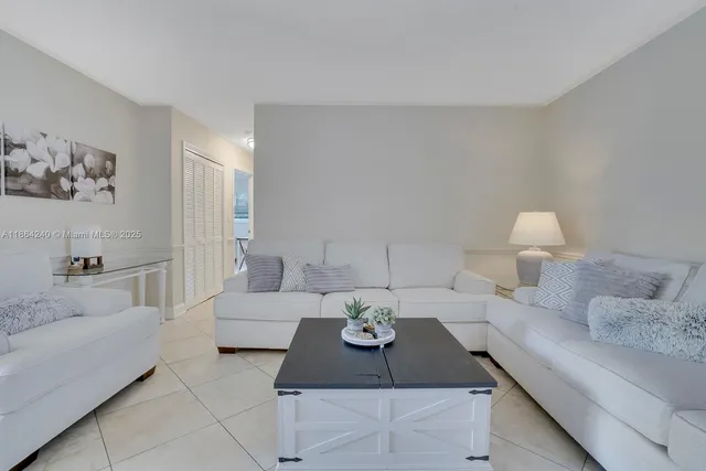 $1,850 | 222 Southwest 1st Street, Unit H7, Pompano Beach, FL 33060