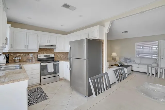 $1,850 | 222 Southwest 1st Street, Unit H7, Pompano Beach, FL 33060