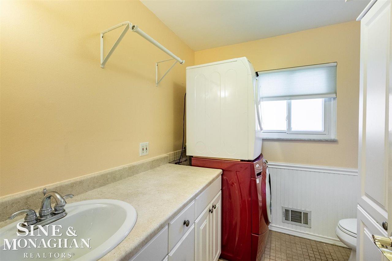 988 Canterbury Road Grosse Pointe Woods, MI 48236 - Photo 12 of 25