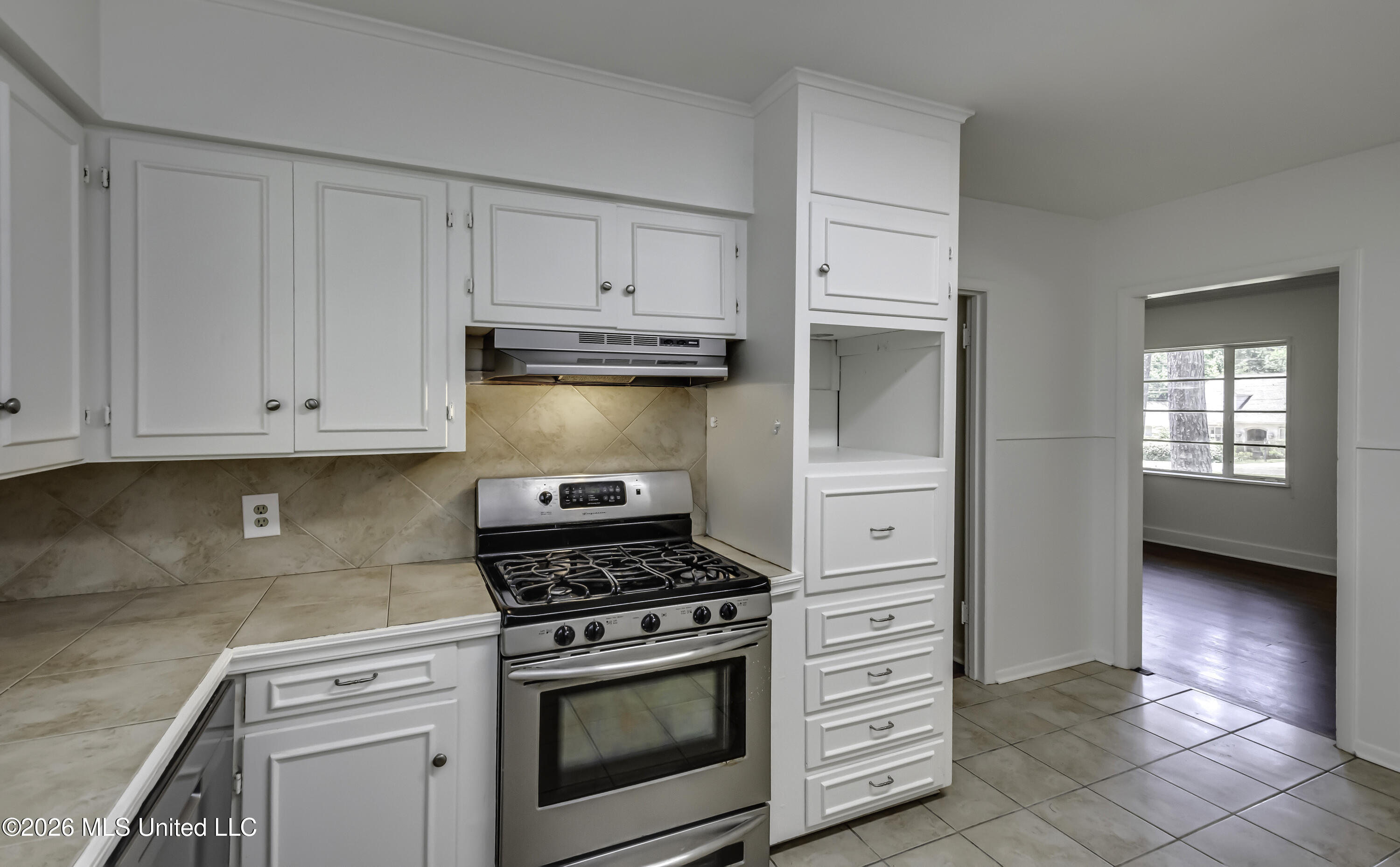 2051 Meadowbrook Road Jackson, MS 39211 - Photo 14 of 49 2051 Meadowbrook--39