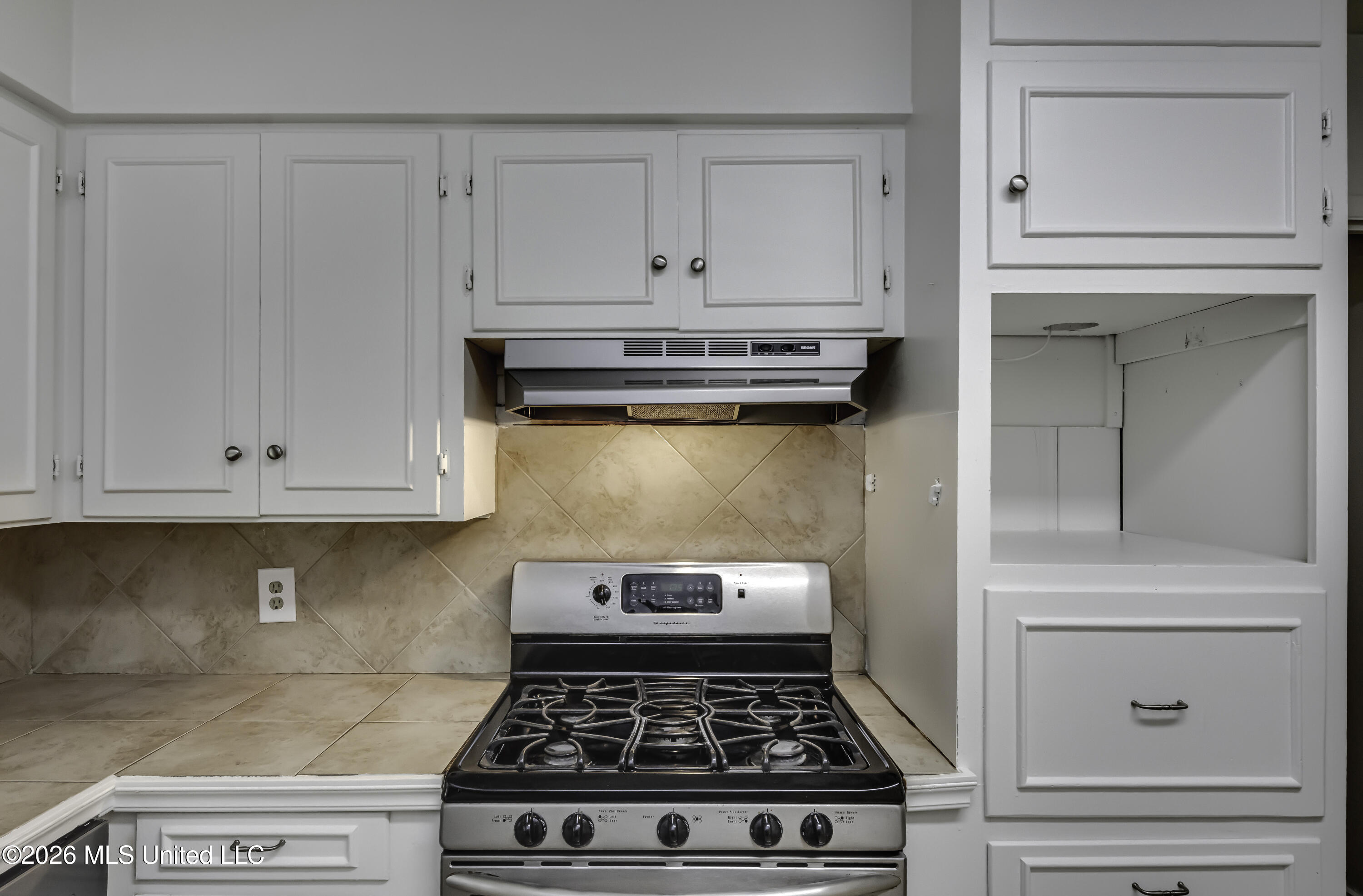 2051 Meadowbrook Road Jackson, MS 39211 - Photo 15 of 49 2051 Meadowbrook--38