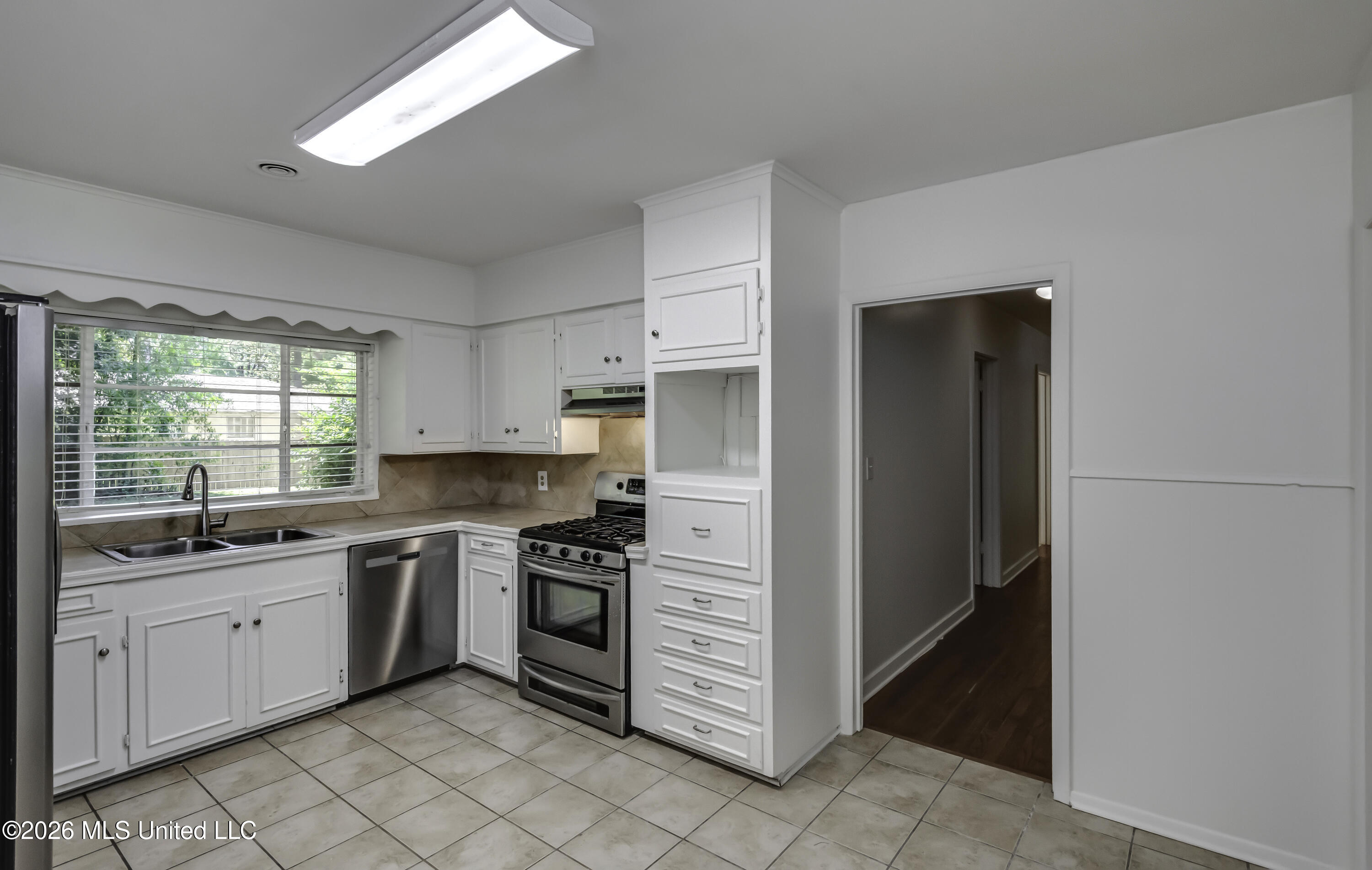 2051 Meadowbrook Road Jackson, MS 39211 - Photo 16 of 49 2051 Meadowbrook--35