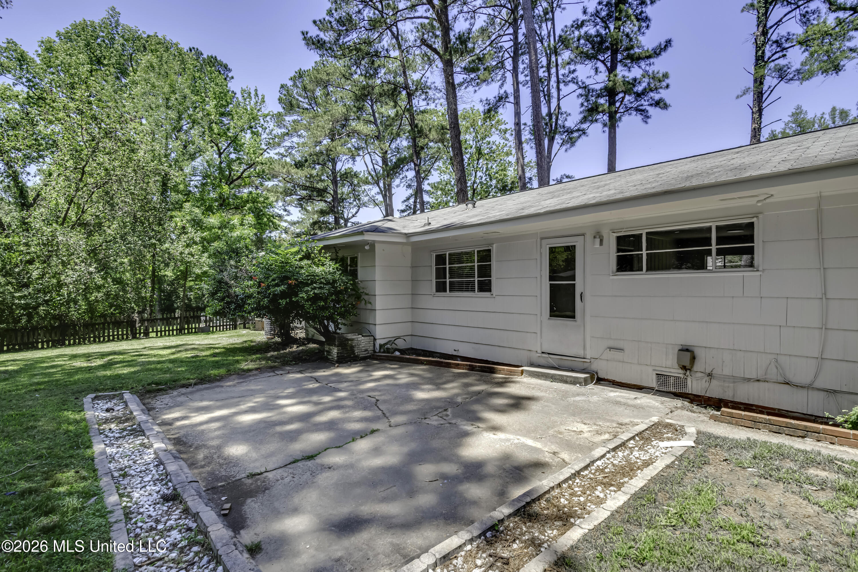2051 Meadowbrook Road Jackson, MS 39211 - Photo 6 of 49 2051 Meadowbrook--12