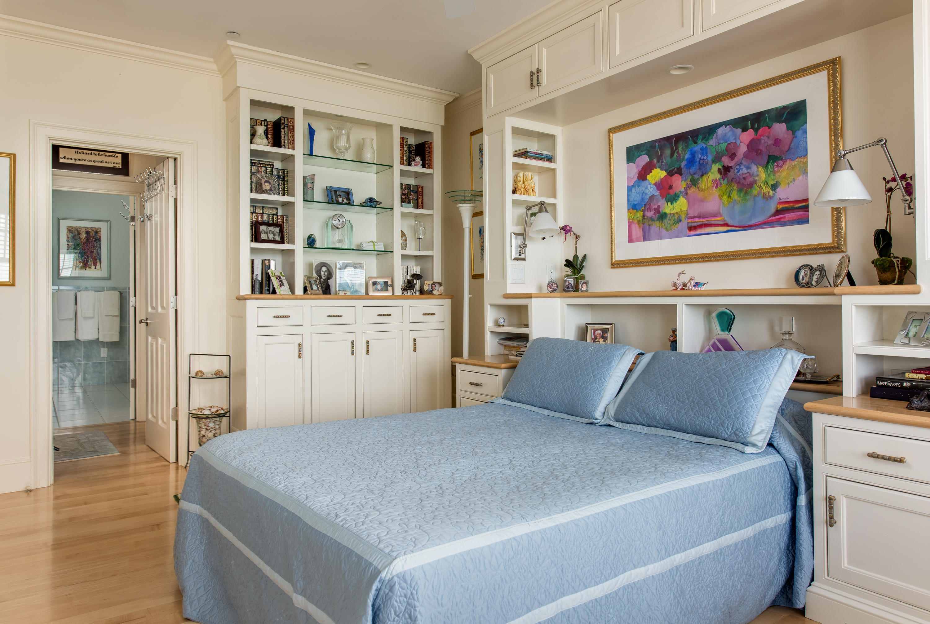 28 Cape Codder Road, Unit 109BU Falmouth, MA 02540 - Photo 15 of 20 a bedroom with a bed and a bookshelf