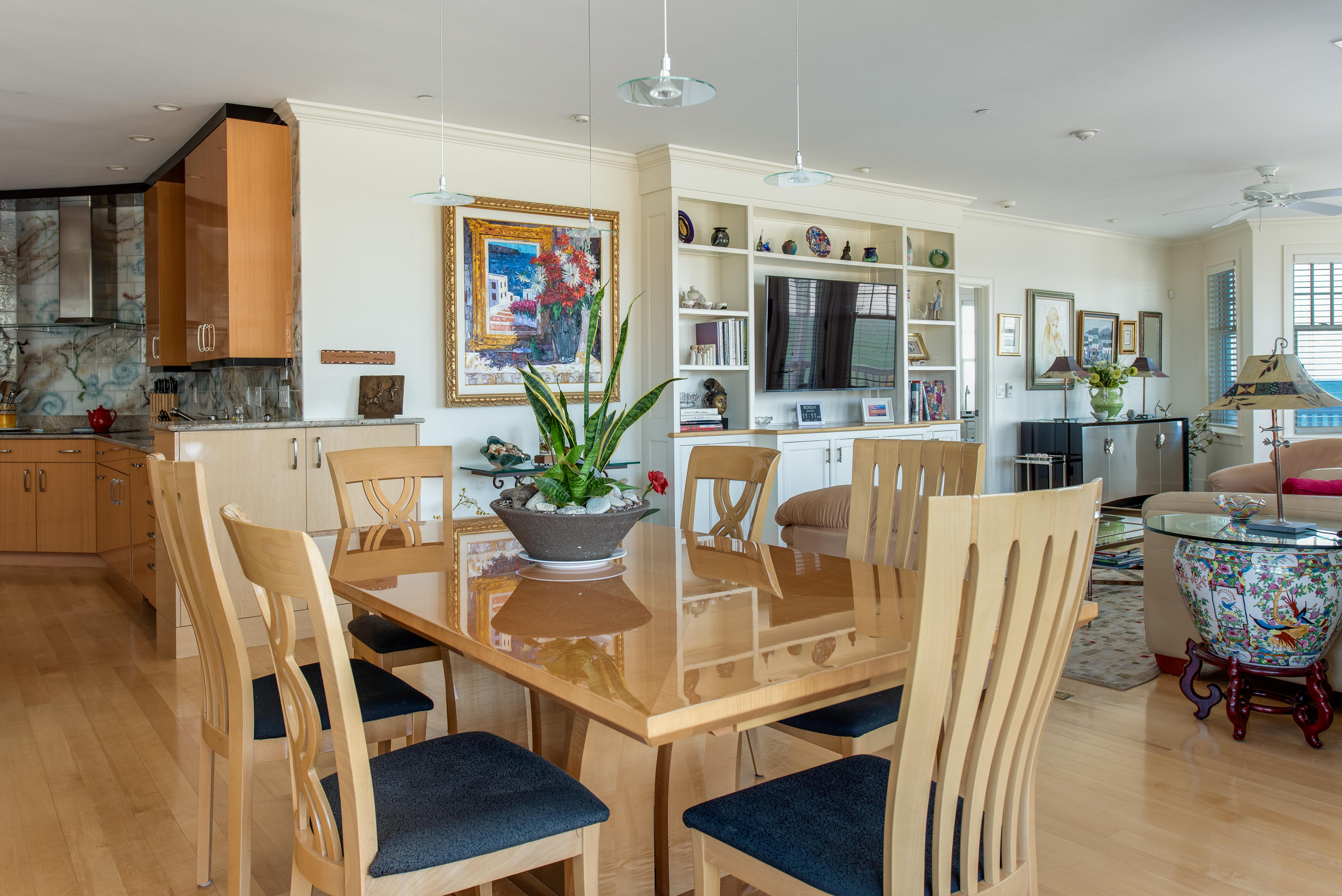 28 Cape Codder Road, Unit 109BU Falmouth, MA 02540 - Photo 10 of 20 a view of a dining room with furniture and a potted plant