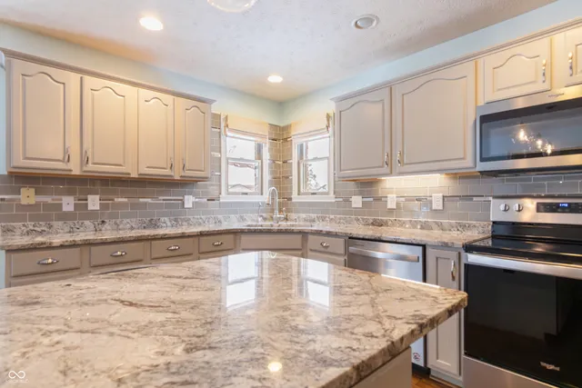 $372,500 | 767 Harvest Ridge Drive, Avon, IN 46123